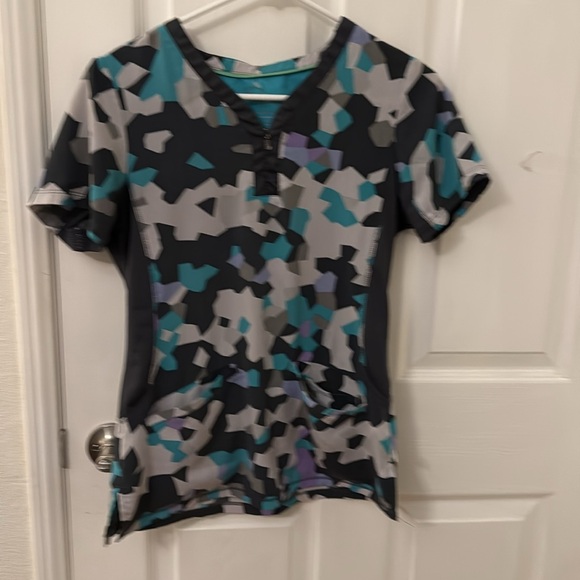 Colorful Patterned Scrub Tops - Picture 6 of 11